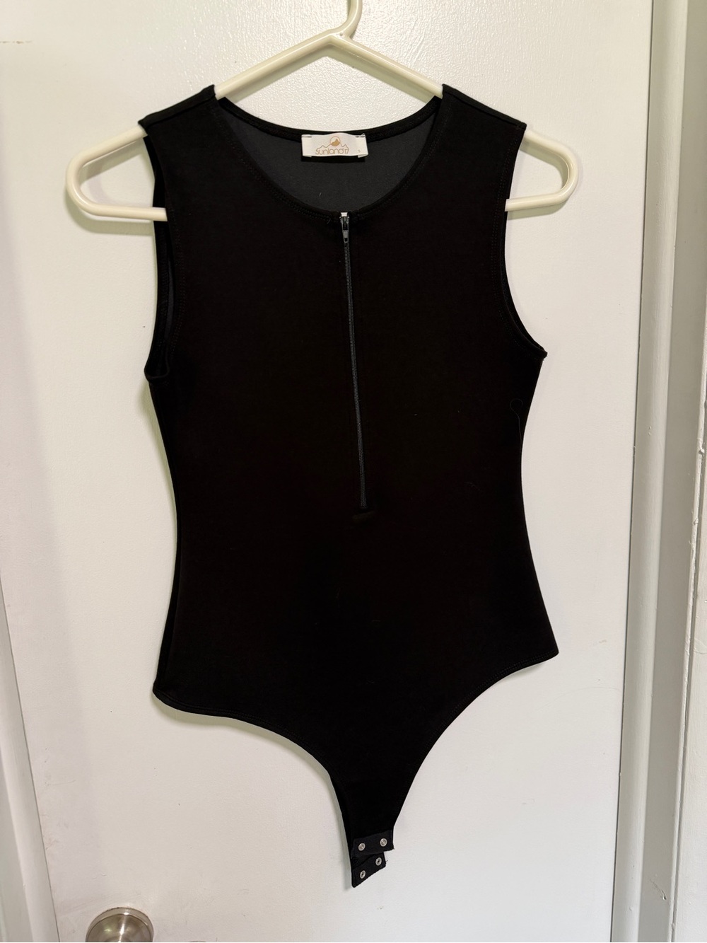 Sunland17  Black Sleeveless Zip Front One-Piece Bodysuit size small